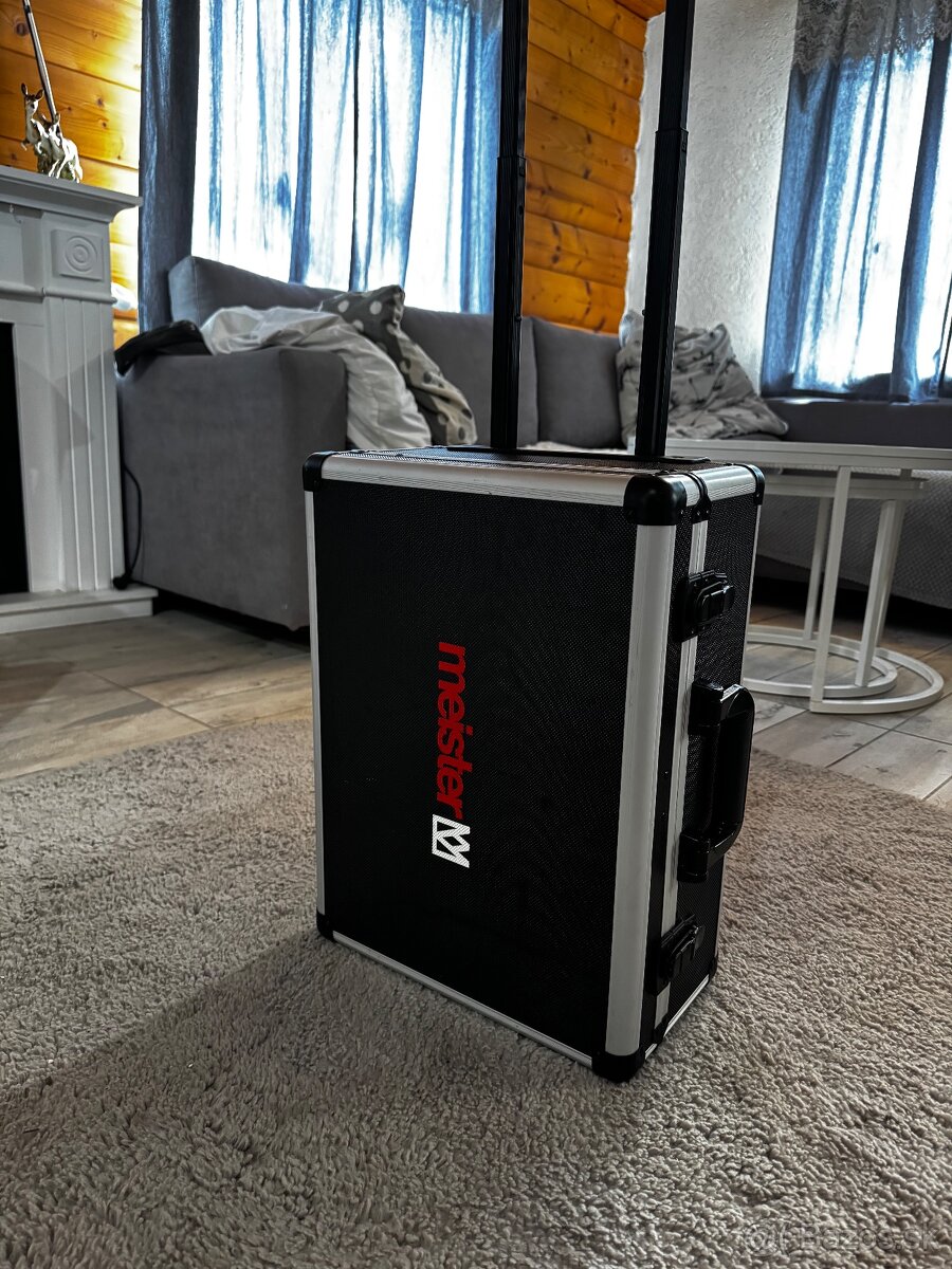 Kufrík s náradím