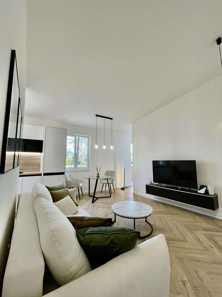 Slnečný prémiový 2-izbový byt v Bratislava - Nové mesto