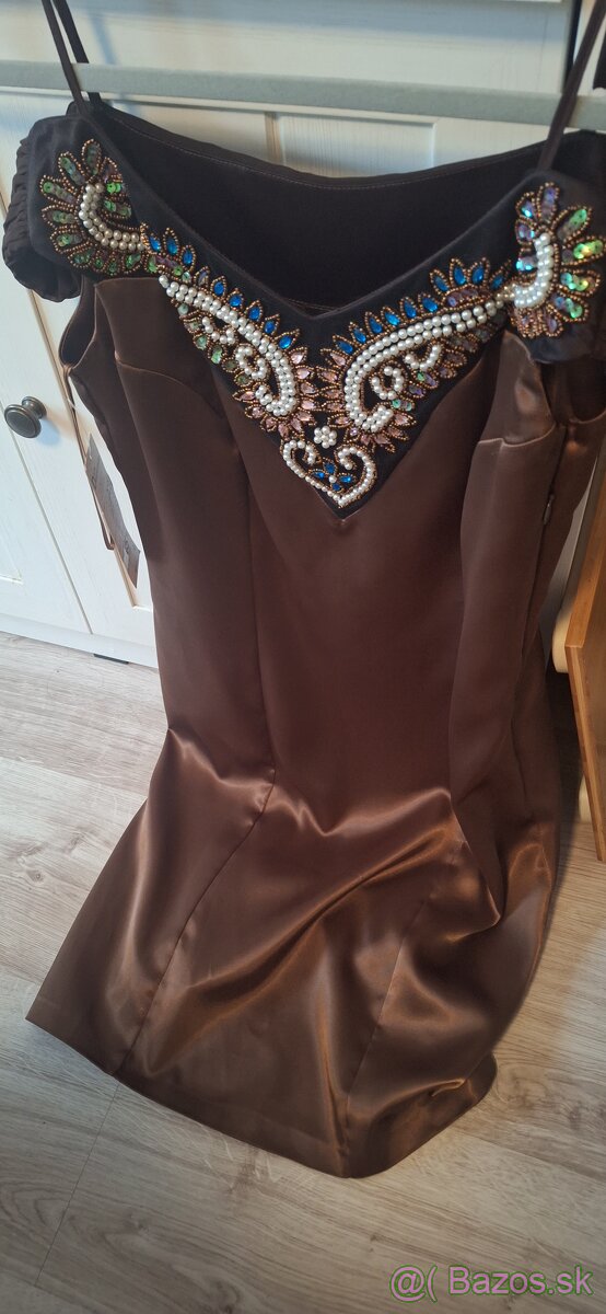 Prenádherné spoločenské šaty