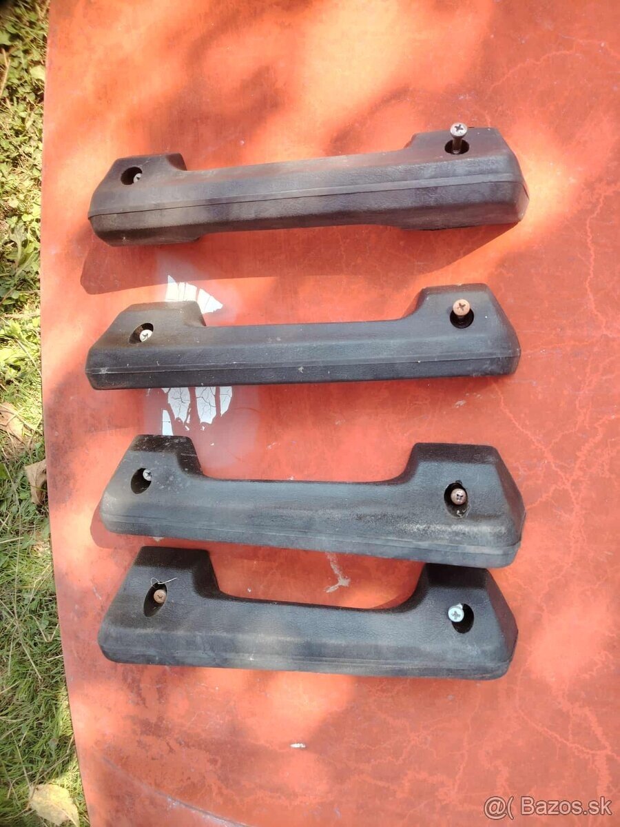 Predám diely z dverí škoda 105-120