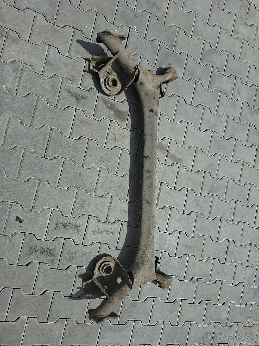 Zadná nápravnica Peugeot