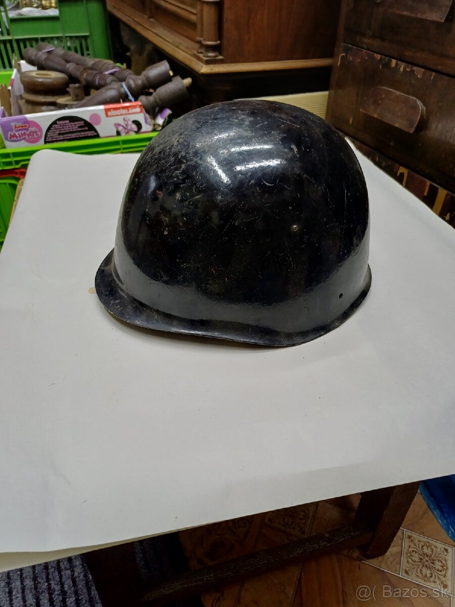 Predám vojenskú prilbu