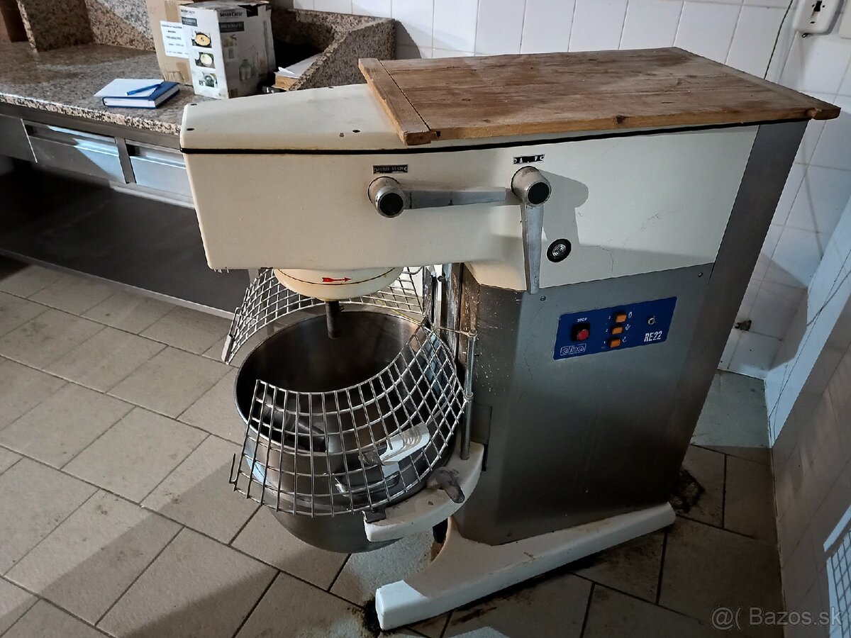 Predám profesionálny kuchynský robot ALBA RE22