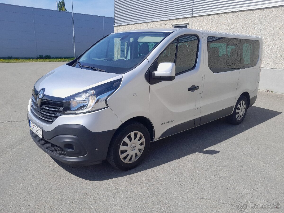 Renault Trafic minibus