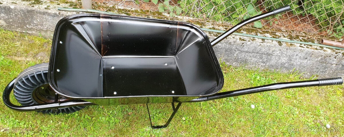 Stavebný fúrik Bantam 60L