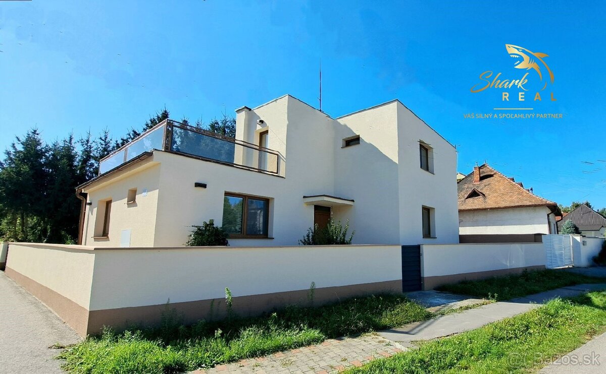 Slnečný rodinný dom s výhľadom na jazero