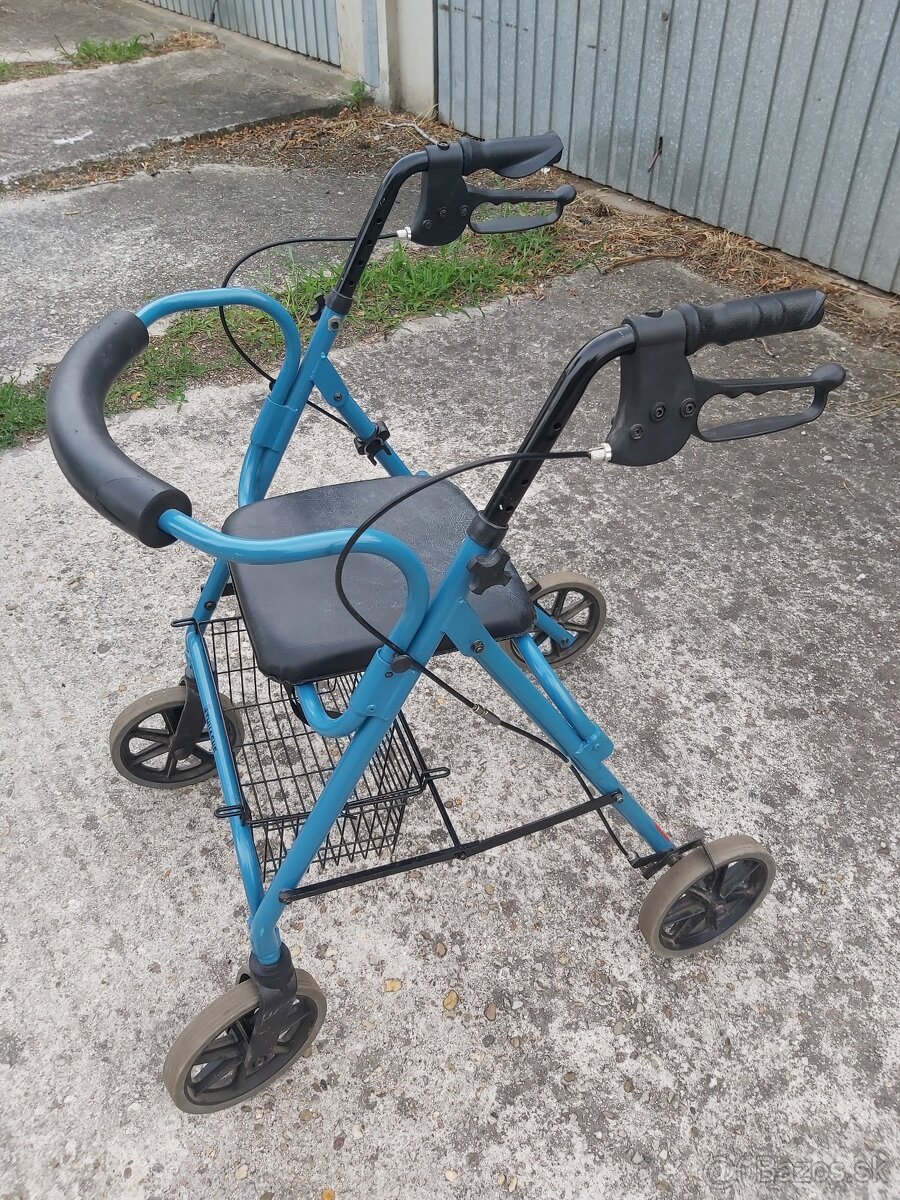 Štvorkolesové chodítko pre seniorov