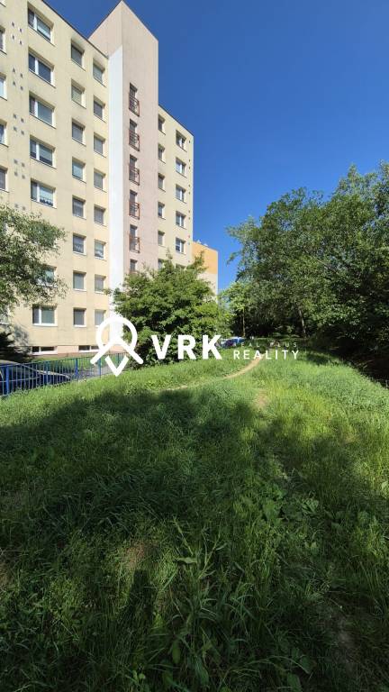 DVOJGENERAČNÝ 4 IZBOVÝ BYT S 2 LOGGIAMI, Pekinská, sídlisko 