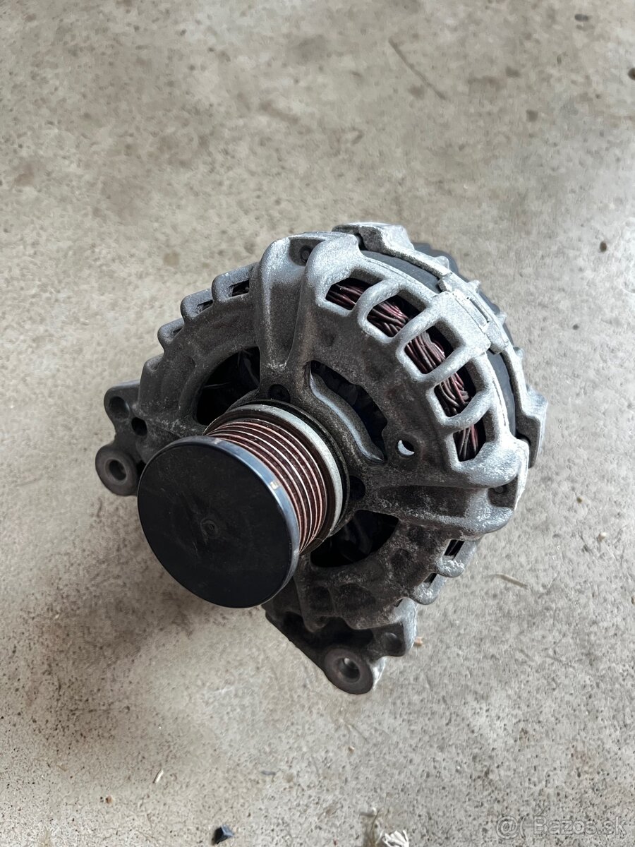 Alternátor Passat B8
