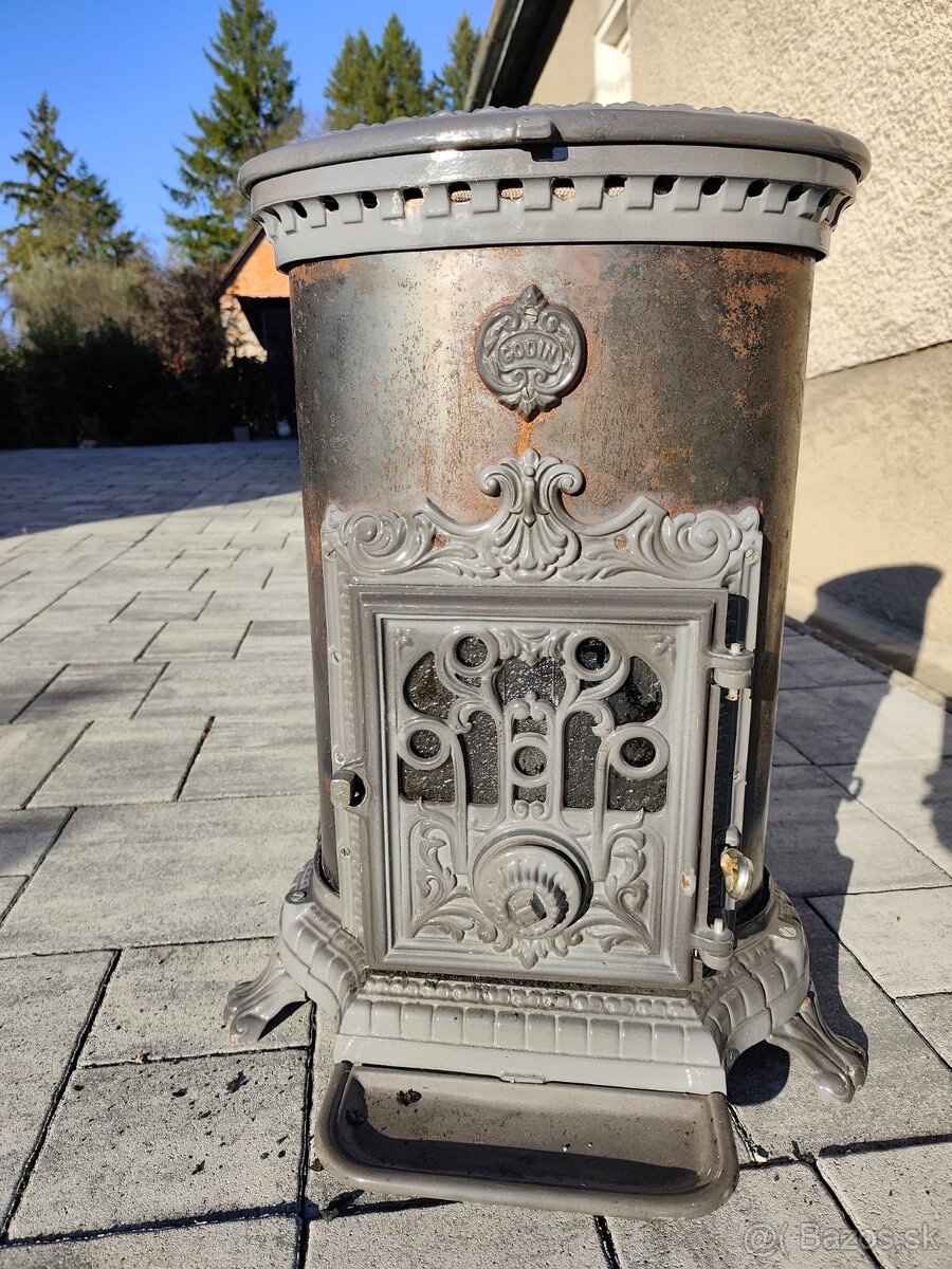 Liatinové kachle GODIN – francúzske, starožitné, funkčné / d