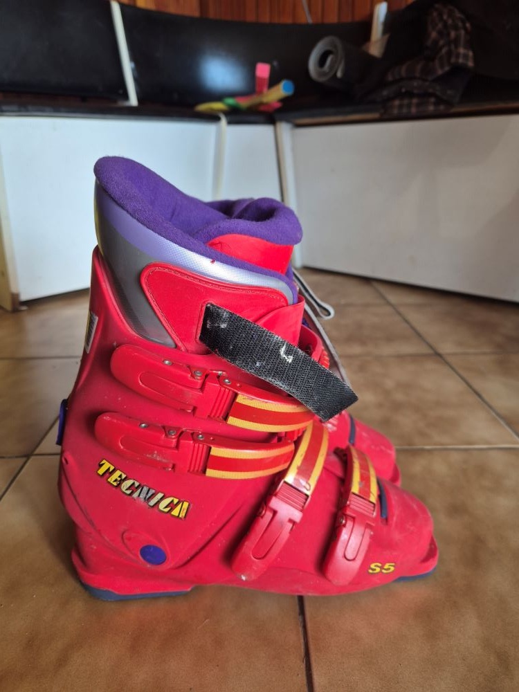 Darujem lyže a lyžiarky