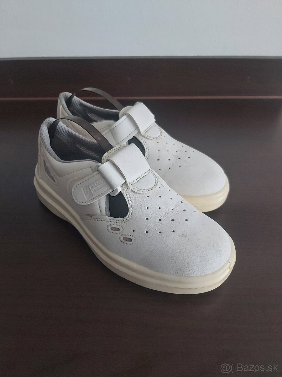 Pracovné sandále č.38 Lybra a šĺapky Reserved