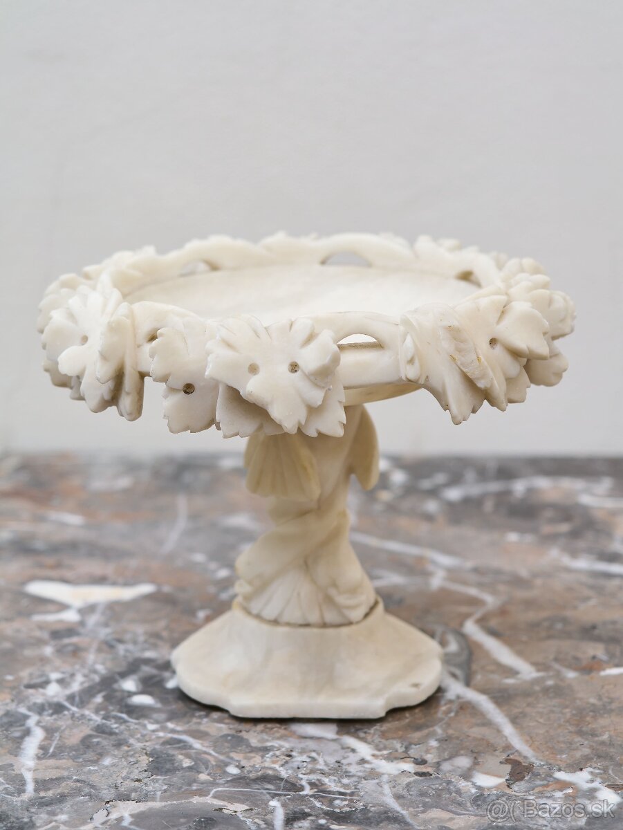 Alabastrový nástolec