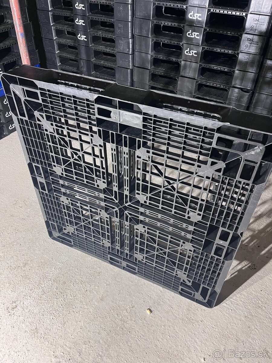 Plastove palety 110x110