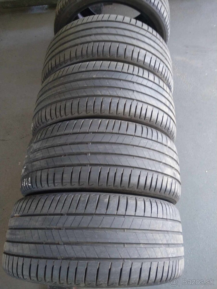 245/40 R 19 letné.
