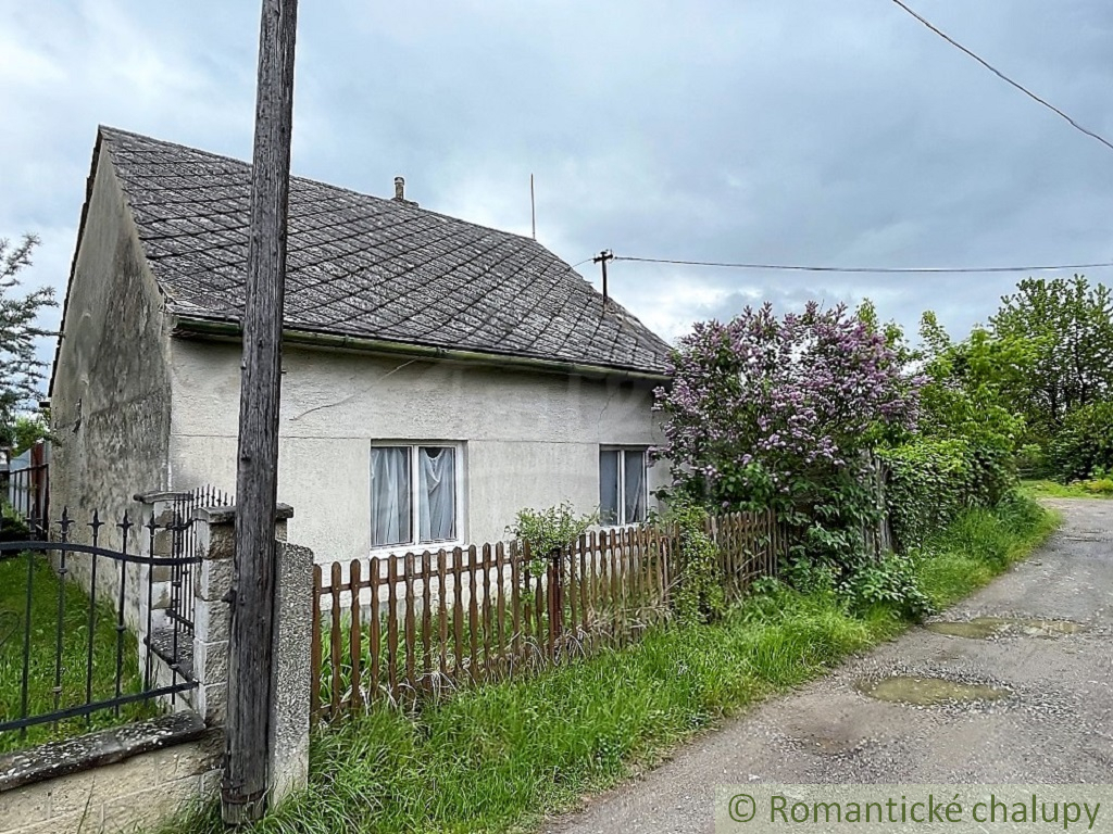 Pozemok 766 m2 so starším domom 55m2 so začatou rekonštruk