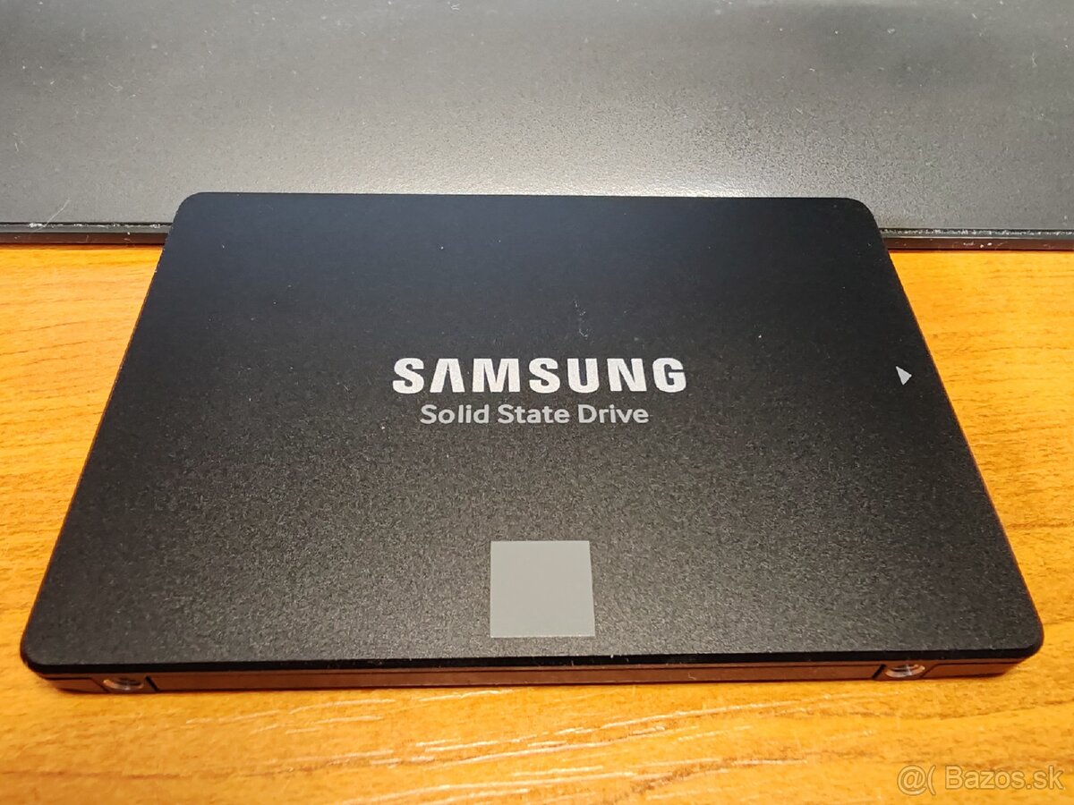 Predám 2,5" SSD disk Samsung 870 EVO 250GB SATA