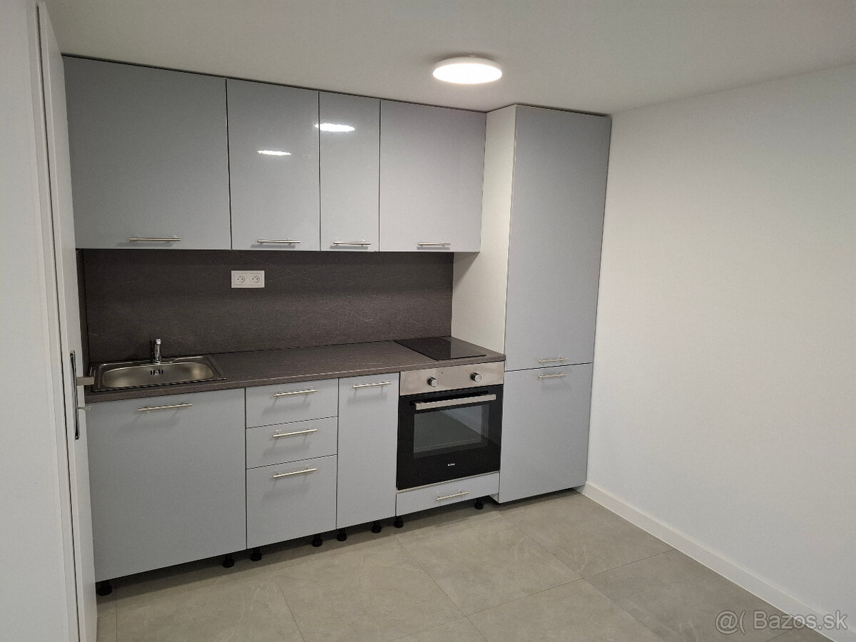 1 izb byt Zlaté piesky s pozemkom 250m2, elektrina, voda, 50