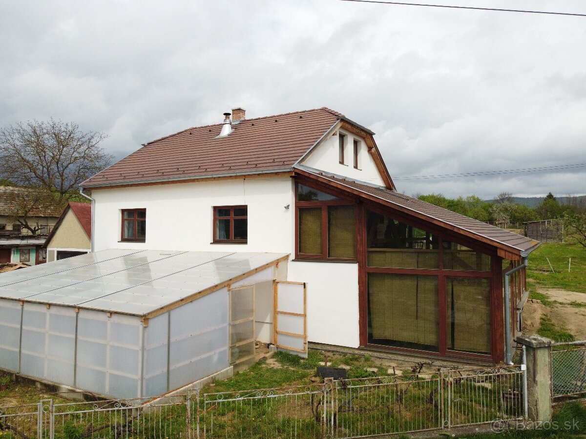 Priestranný rodinný dom s wellness - Večelkov okr. R.Sobota