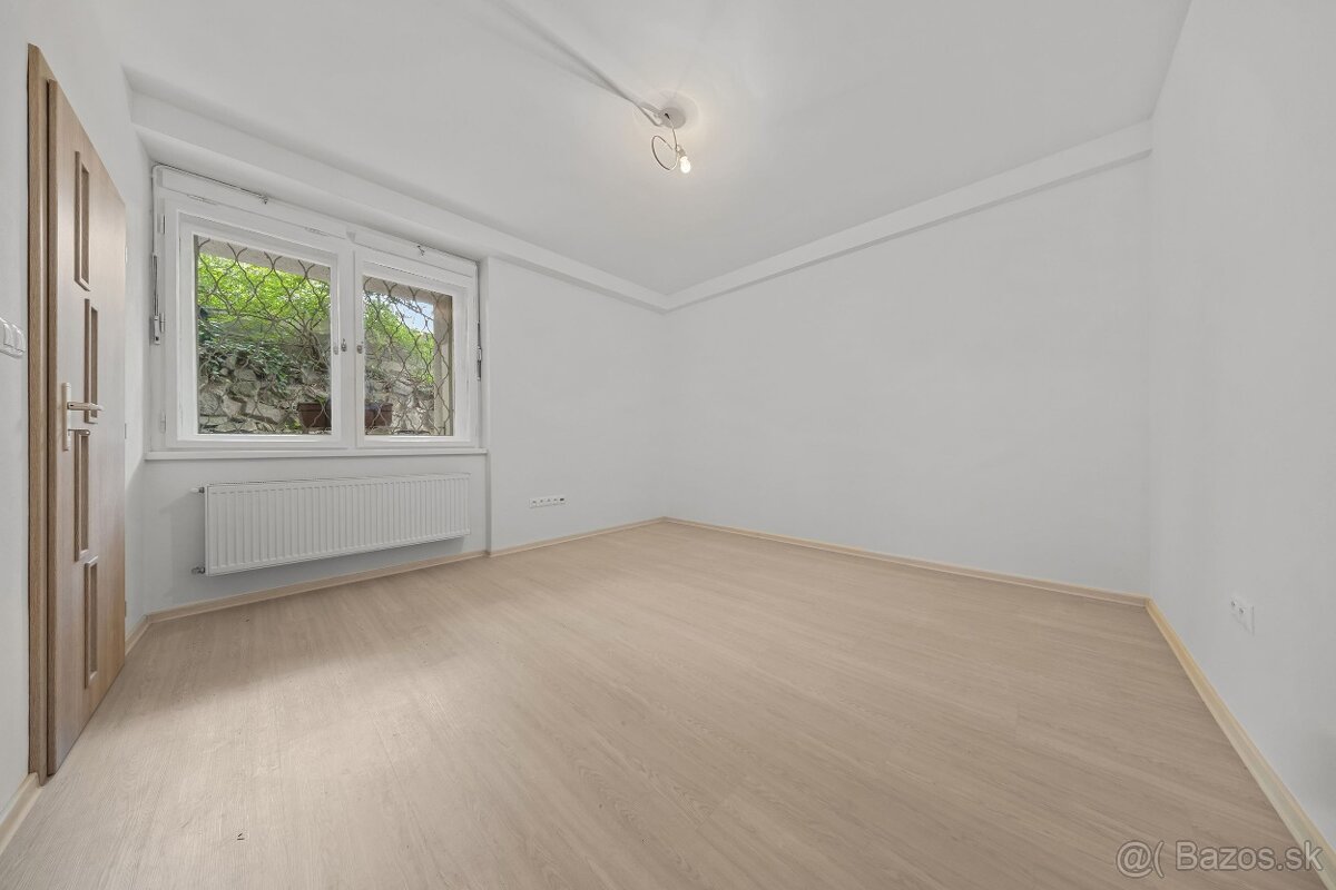 Prenajmeme štýlové kancelárie vo vile so záhradou v BA I.