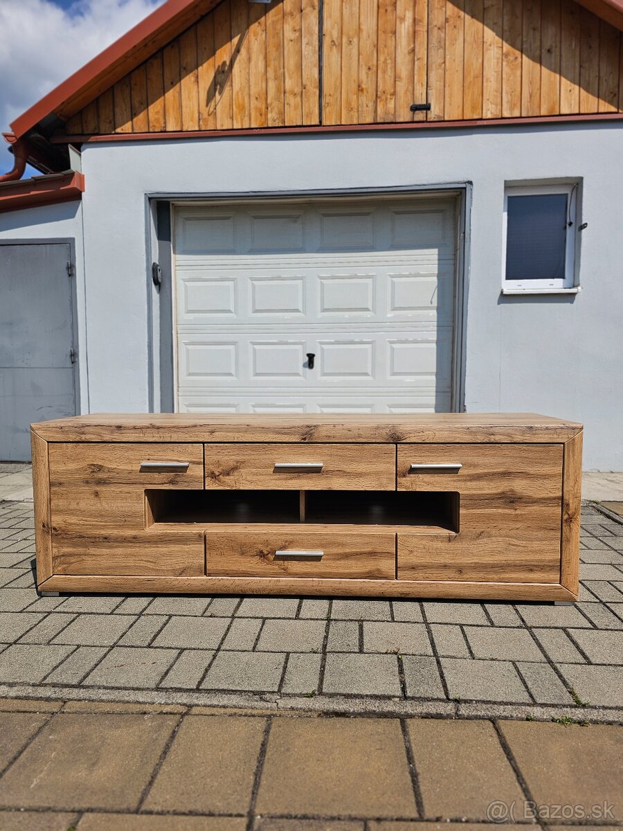 Predám skriňu pod tv