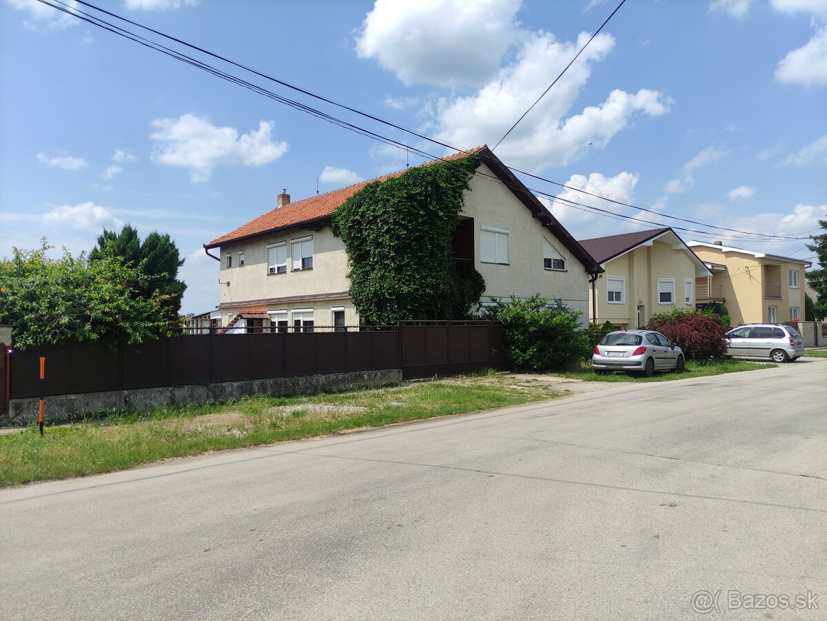 INVESTIČNÁ PRÍLEŽITOSŤ Predám veľký rodinný dom 7 izbový