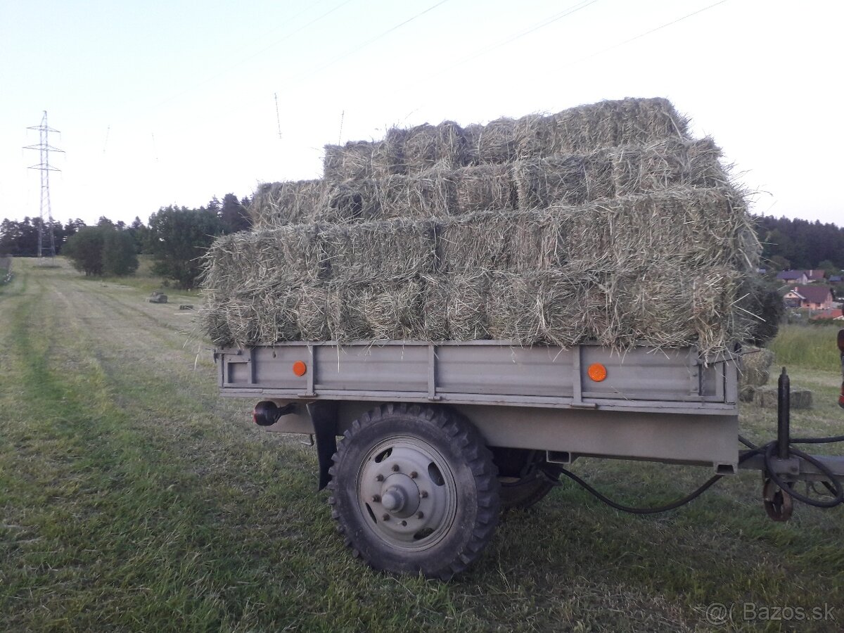 Predám seno male hranate baliky