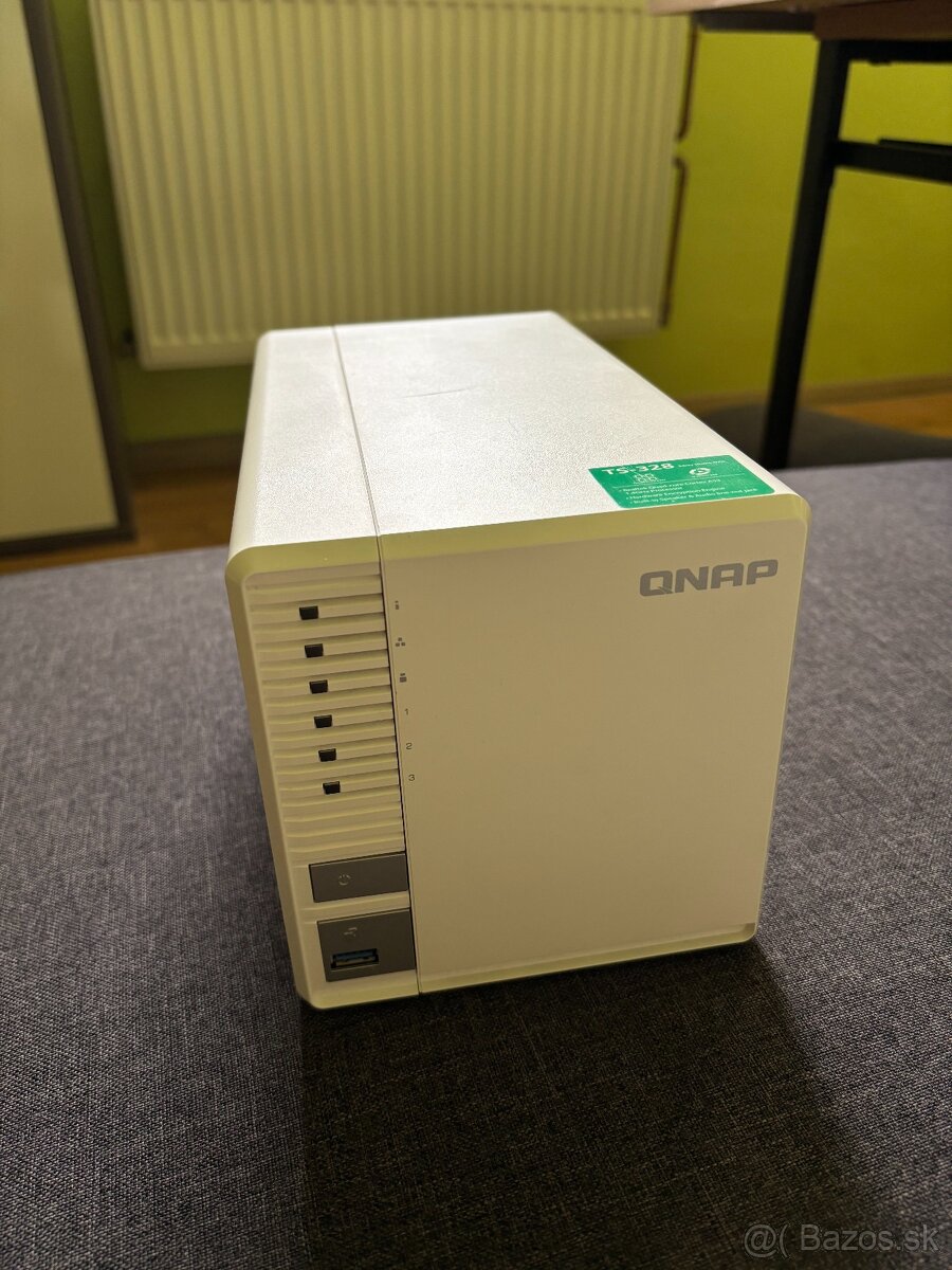 Predám NAS QNAP TS-328 + 3x SSD disky + redukcie