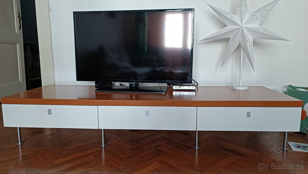 Predám skrinku pod televízor a policu