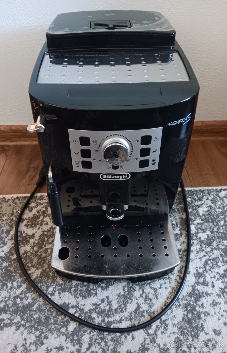 Kávovar DeLonghi Magnifica S