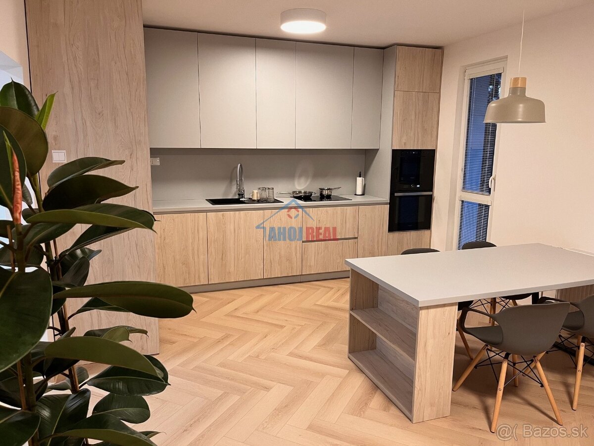 NÁBREŽIE DUNAJA, 2-IZB, STARÉ MESTO