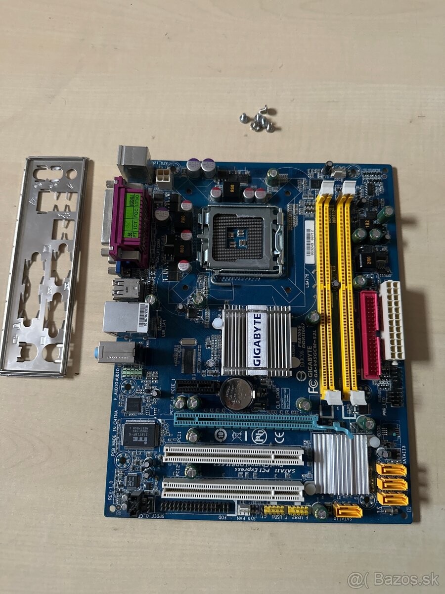 Gigabyte GA-945GCM-S2L