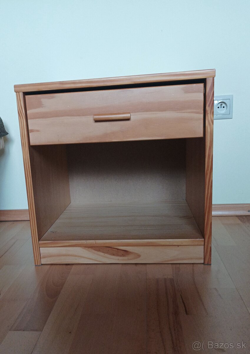 Nočný stolík , odkladací, príručný stolík