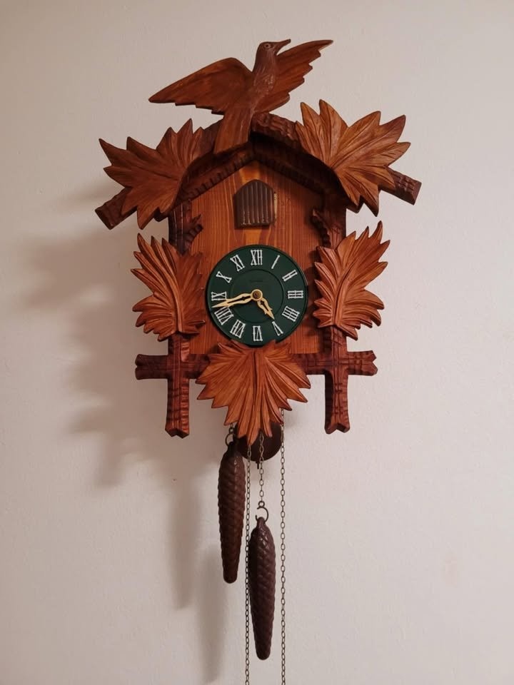 Starožitné drevené kukučkové hodiny