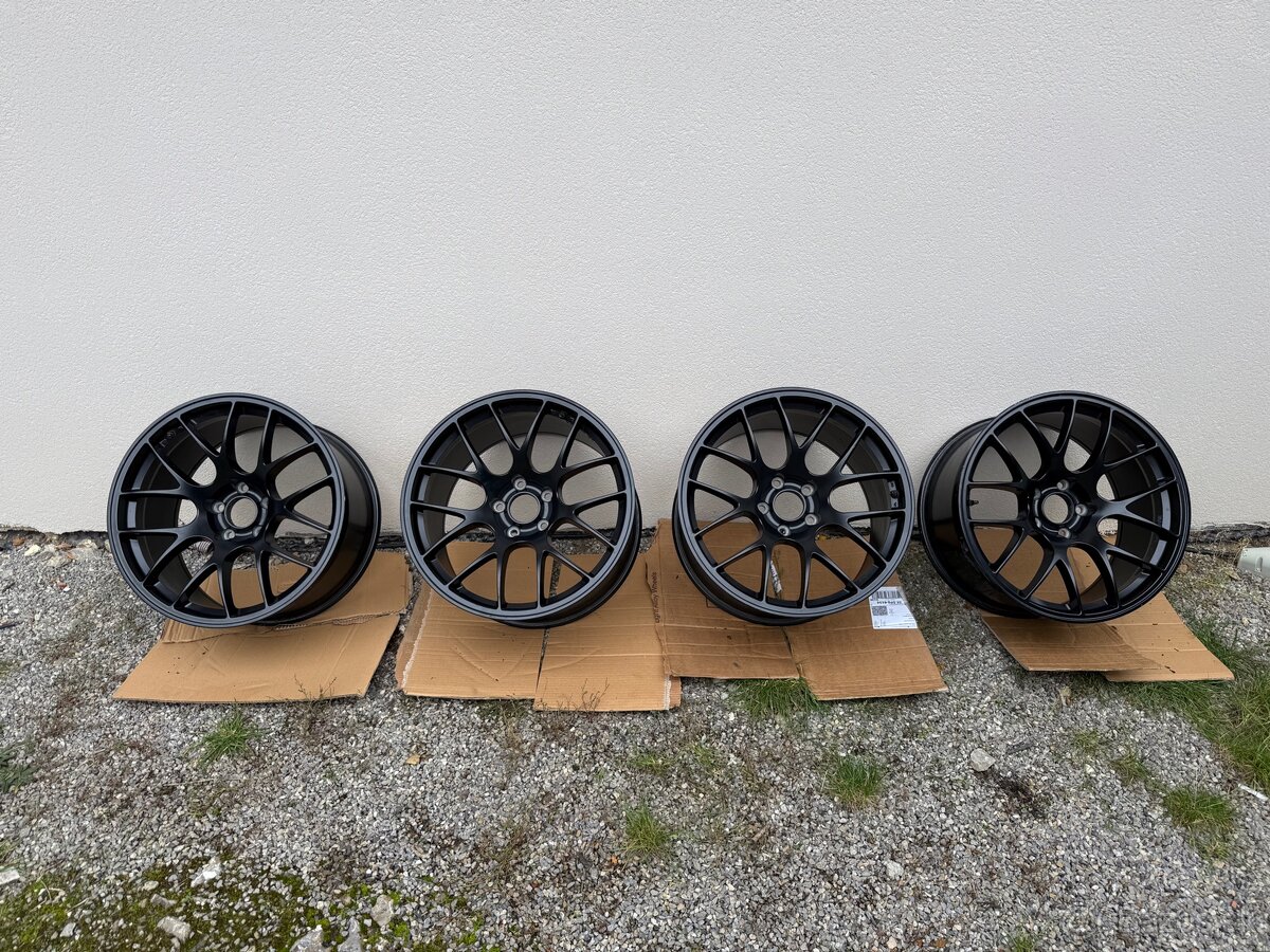 APEX EC7, BMW 5x120, 19” Black