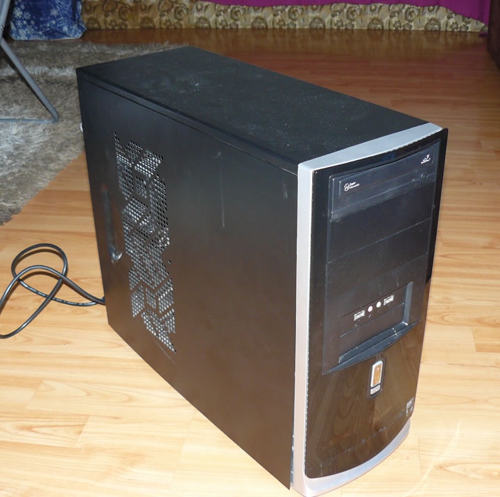 Predám PC Athlon II X3, 4GB RAM, SSD + HDD 500 GB