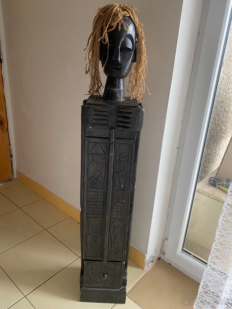 Predam stojan na CD s uloznym priestorom