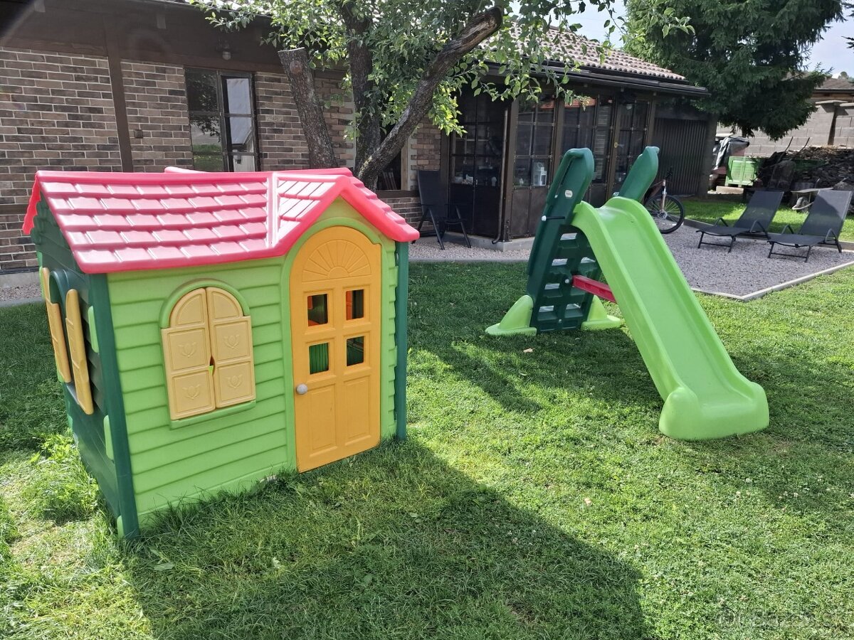 Domček a šmyklavka