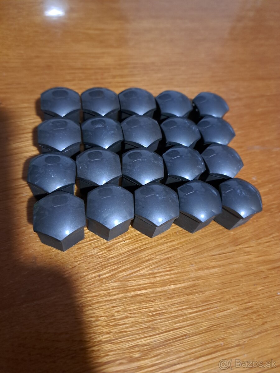 Kryty skrutiek kolies