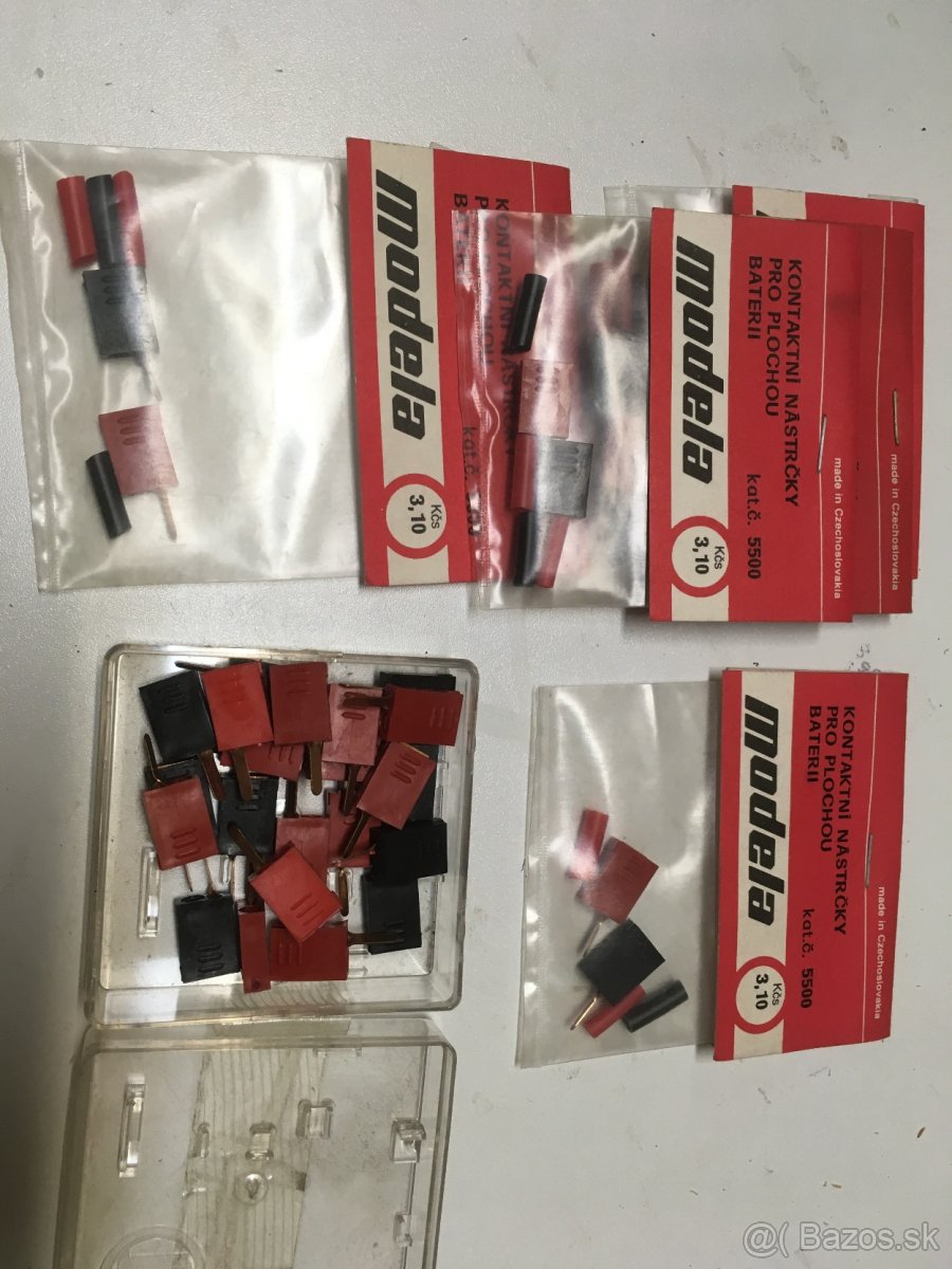 Kontakty + / - plochej baterie 4,5V