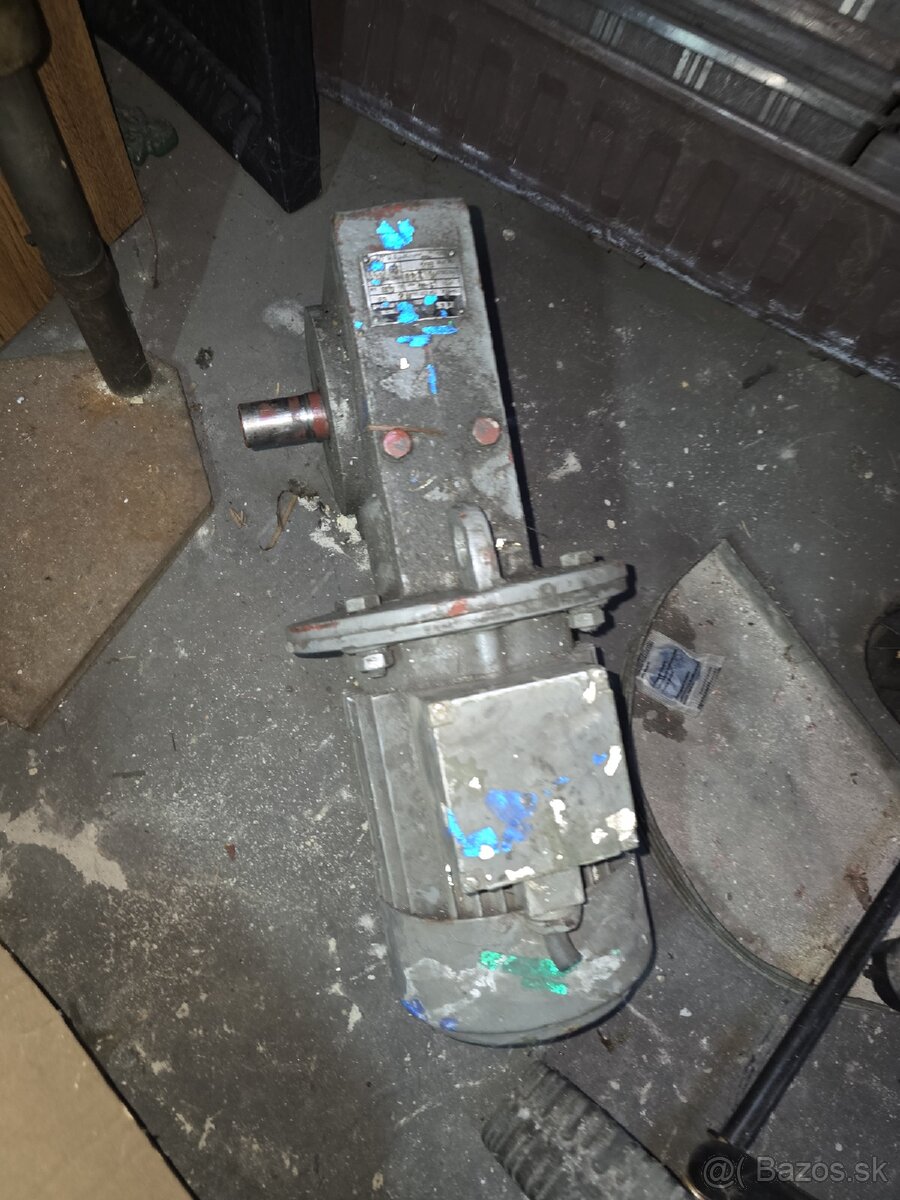 Motor s prevodovkou