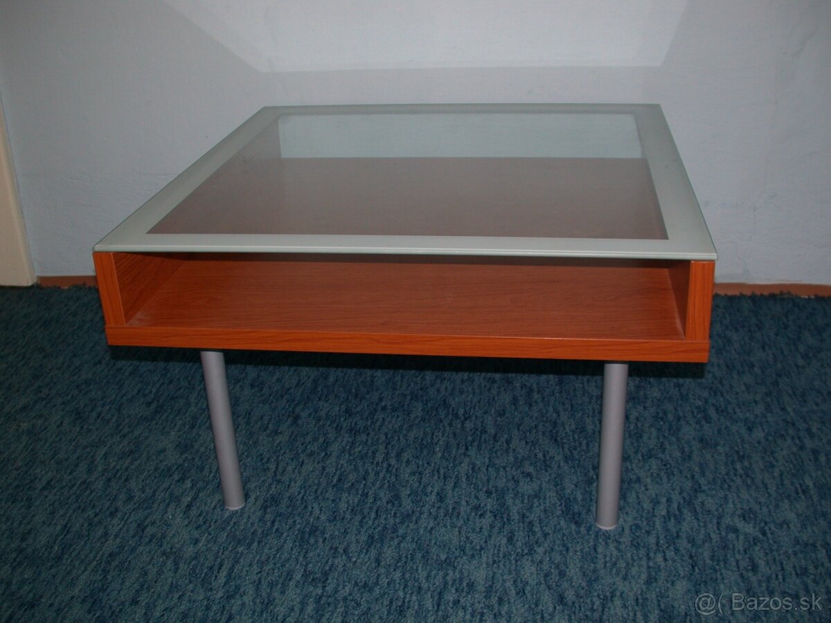 Stolík 75x75x40cm