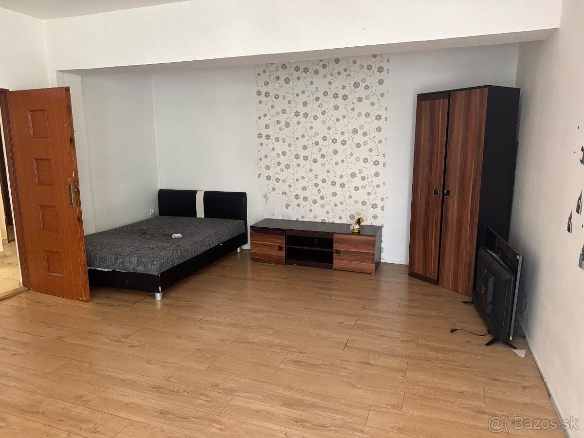 byt 2 izbový Prievidza zapotočky 55m2 s celkou terasou