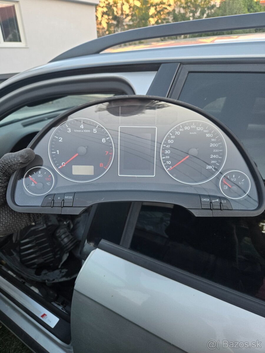 Audi A4B7 budiky
