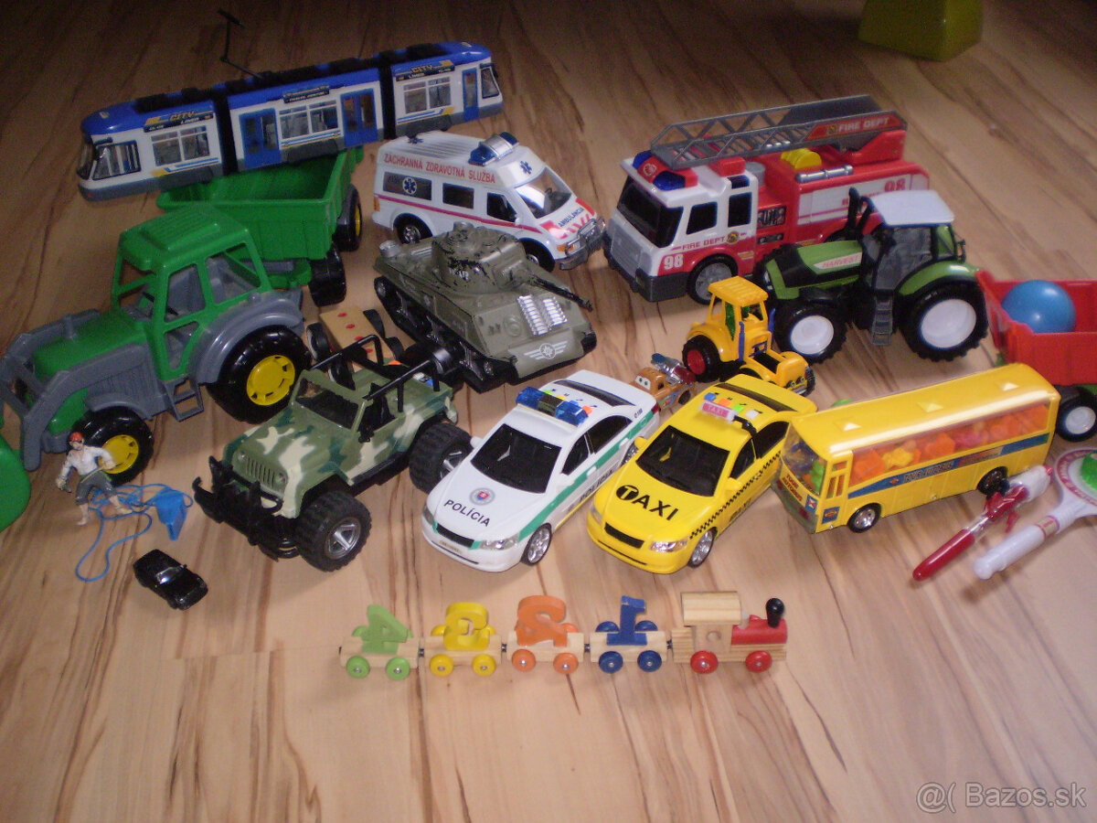 Hračky - auta, traktory, plyšaky - balik SPOLU