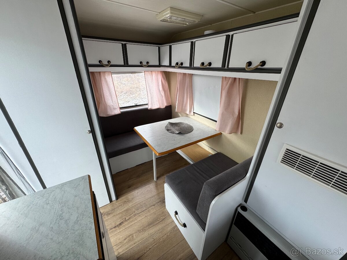 Karavan Chateau 380