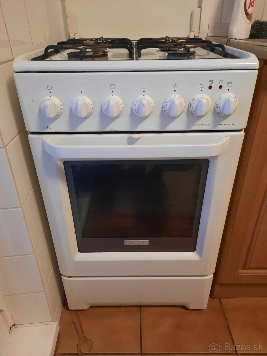 Predám Sporák Electrolux EKK 511501 W