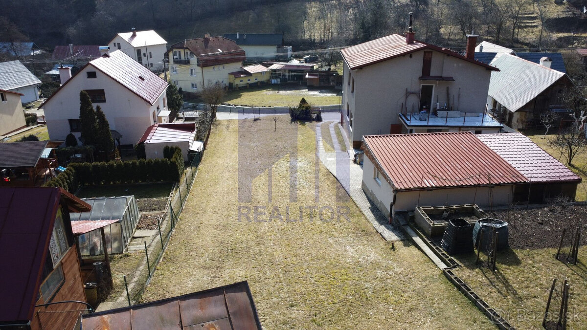 Ponúkame na predaj stavebný pozemok na rodinný dom, 520 m2