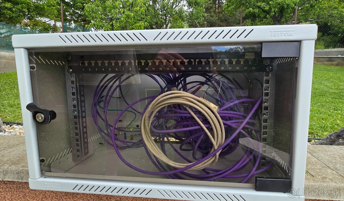 Rack TRITON
