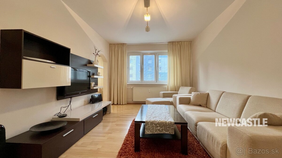 NEWCASTLE⏐PRENÁJOM - 2 izbový byt s wifi a TV v cene (55m²)